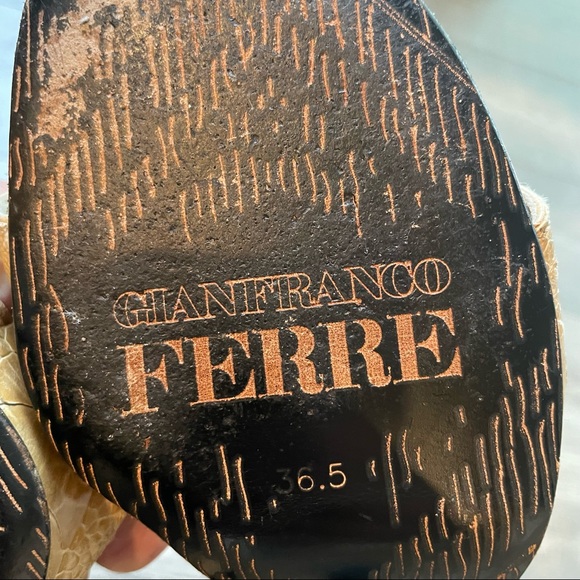 Gianfranco FERRE beige exotic skin open top low heel sandals size 6.5 - Picture 3 of 9